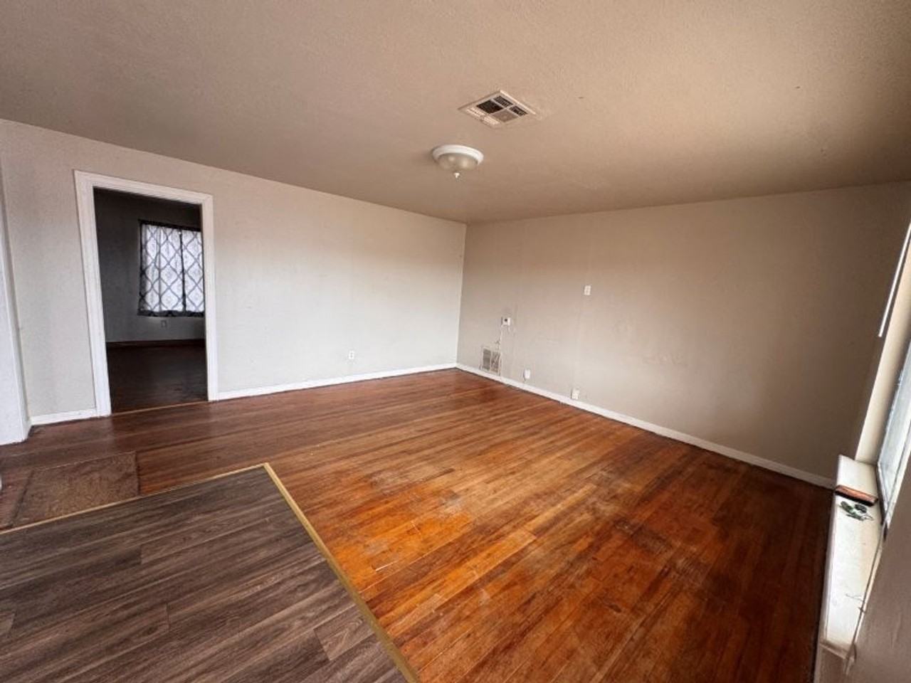 4207 N Divis Ave - Photo 3 of 7