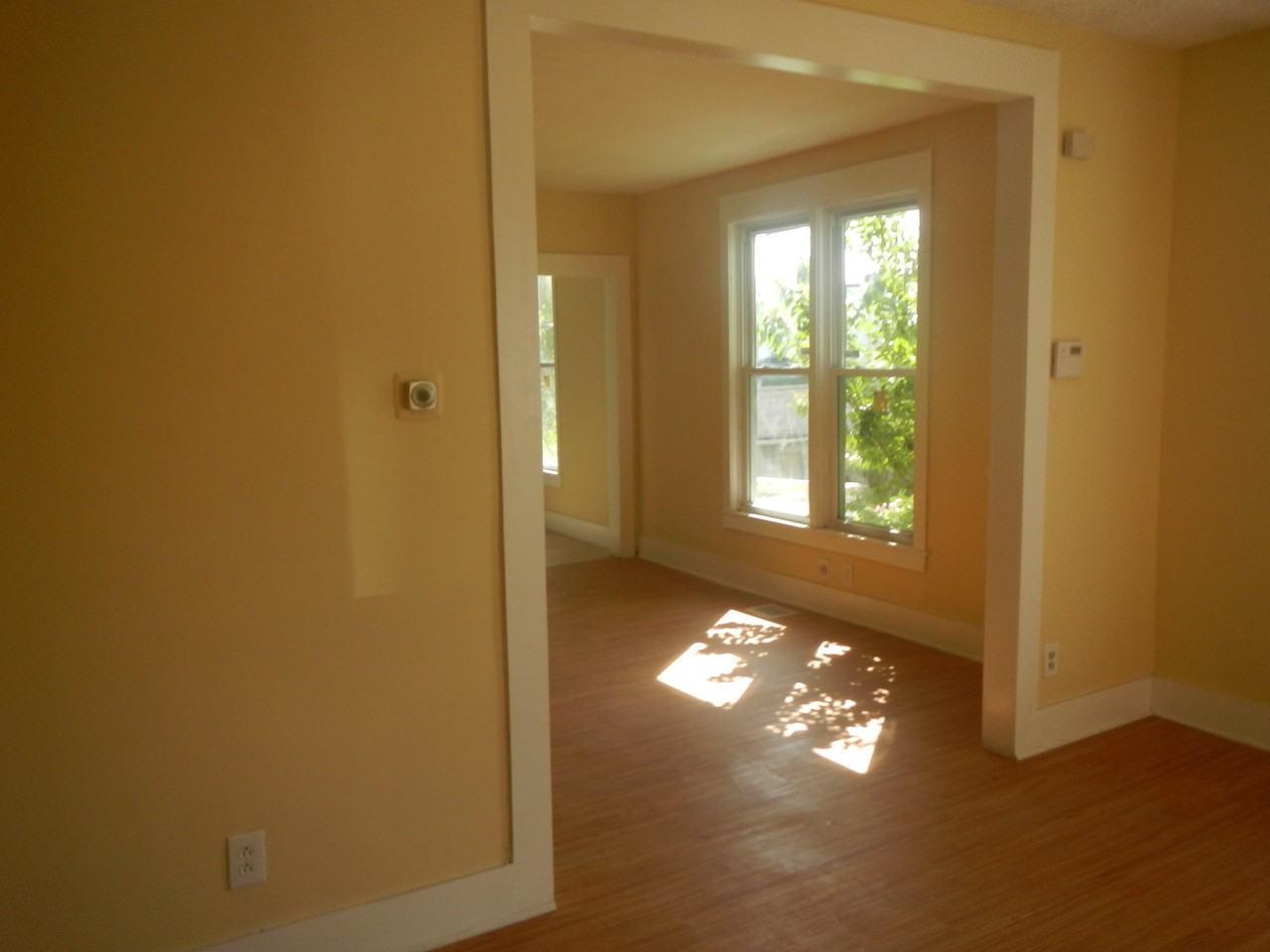 4104 Parkwood Ave - Photo 3 of 10