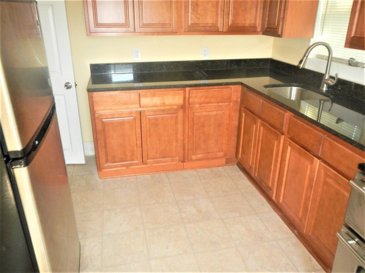 4104 Parkwood Ave - Photo 4 of 10