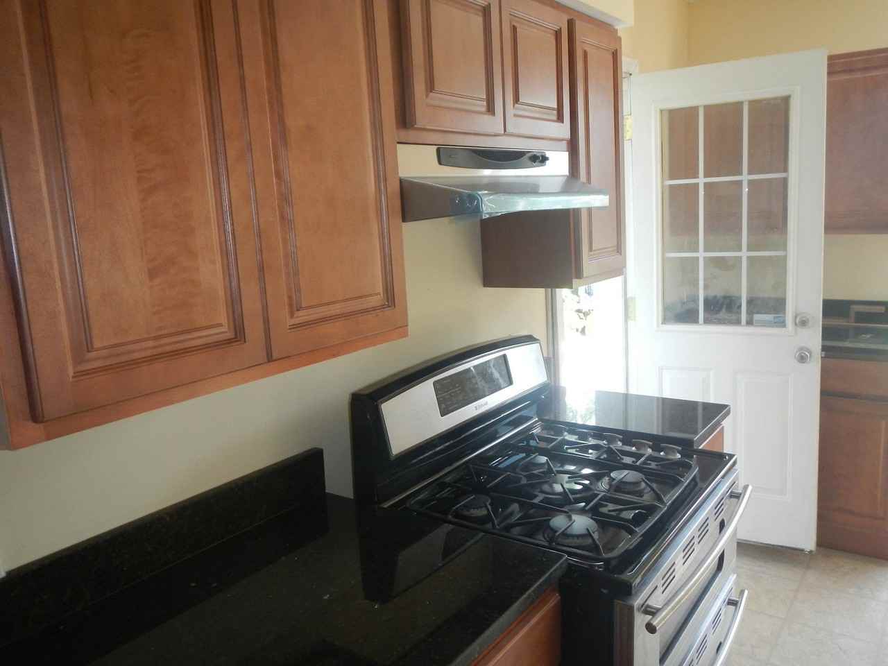 4104 Parkwood Ave - Photo 5 of 10