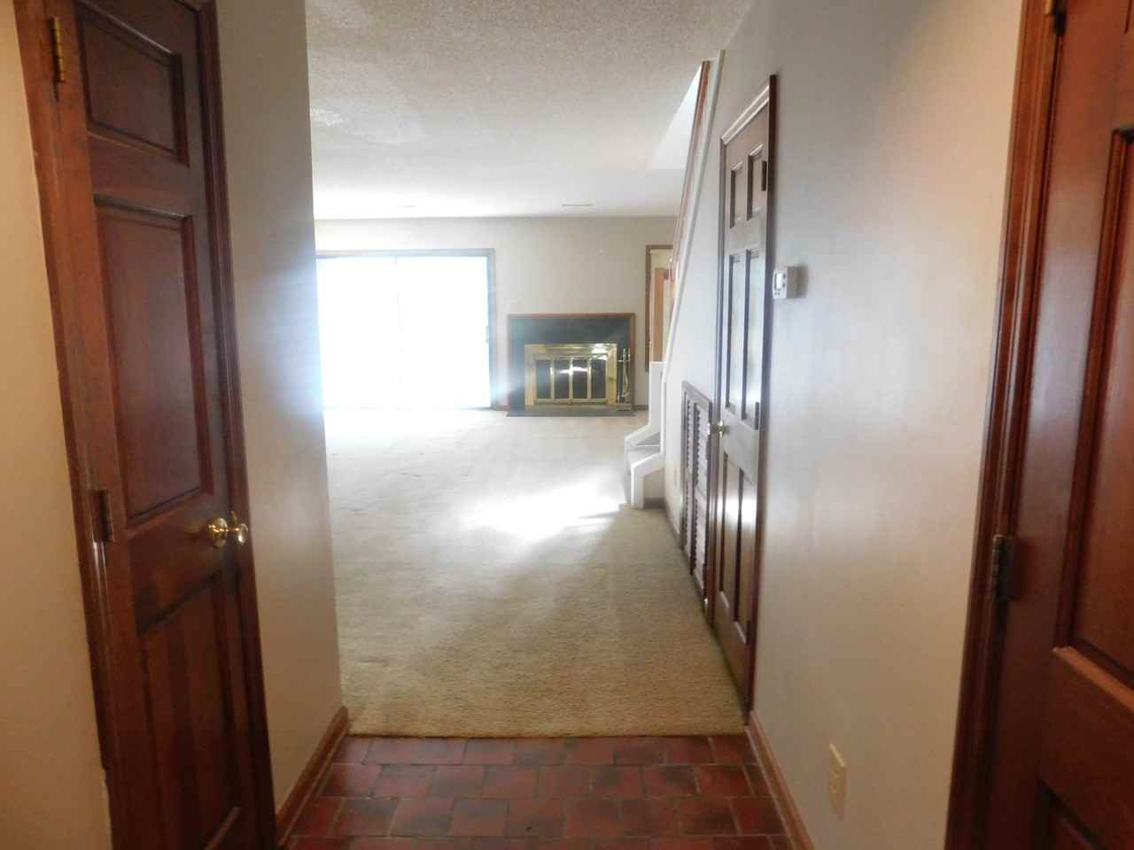 1802 Sherbrooke Cir - Photo 2 of 9