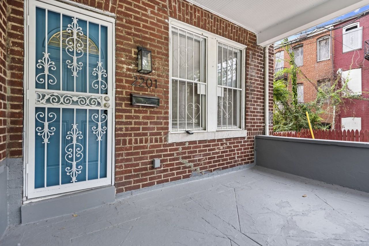 2201 Whittier Ave - Photo 3 of 30