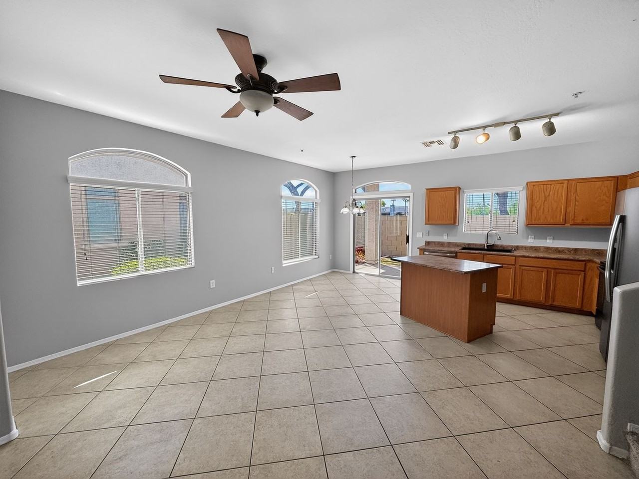 2150 E Bell Rd - Photo 7 of 35
