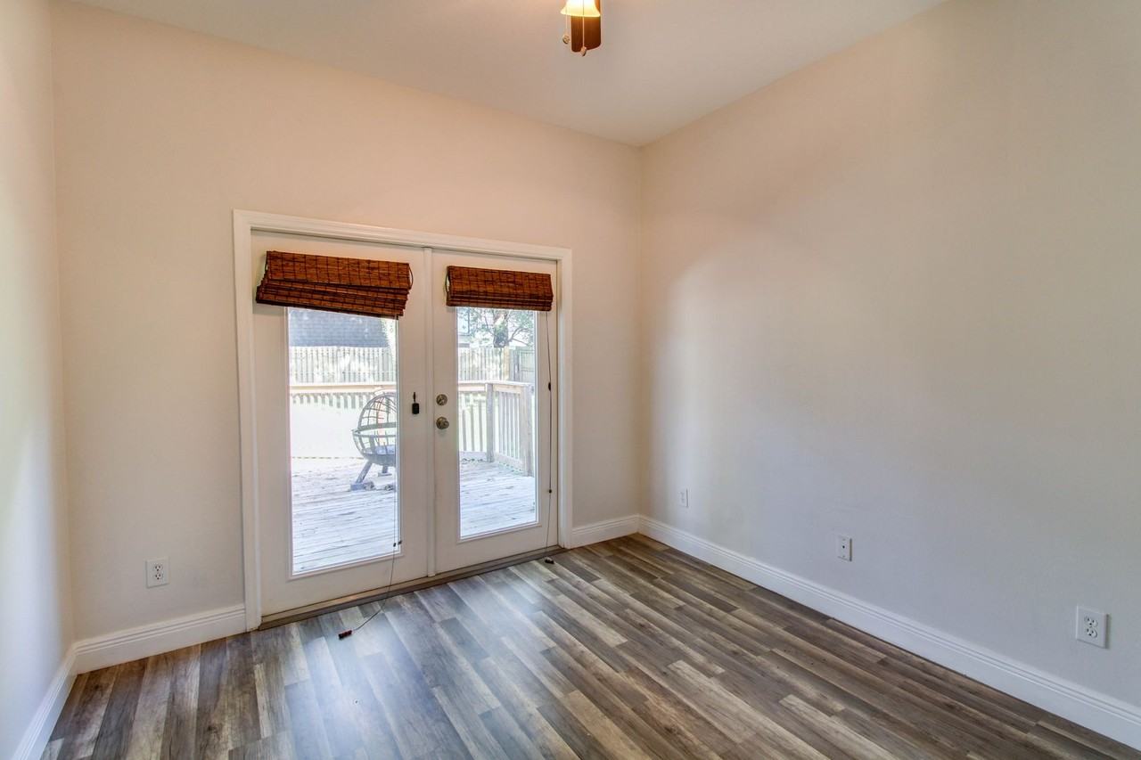 1207 E Esther St - Photo 6 of 11