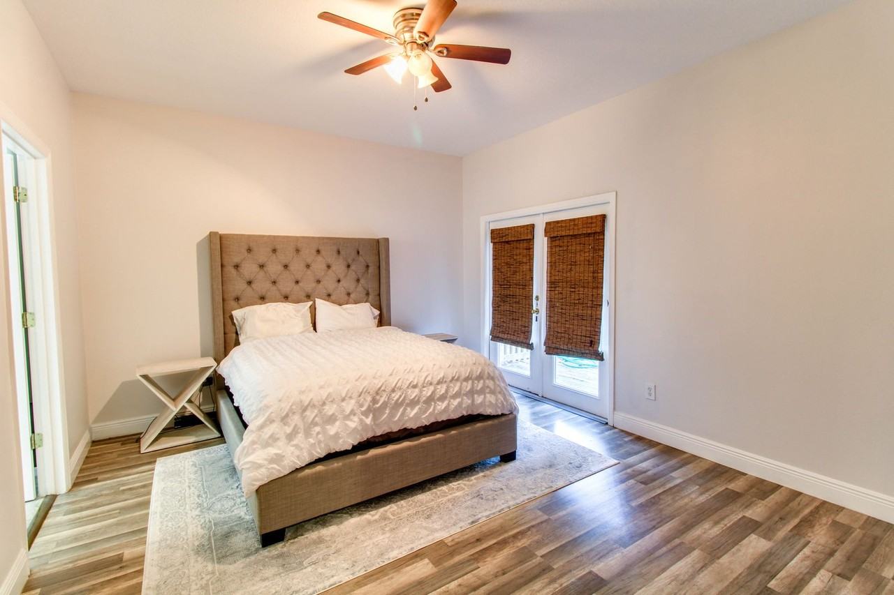 1207 E Esther St - Photo 7 of 11