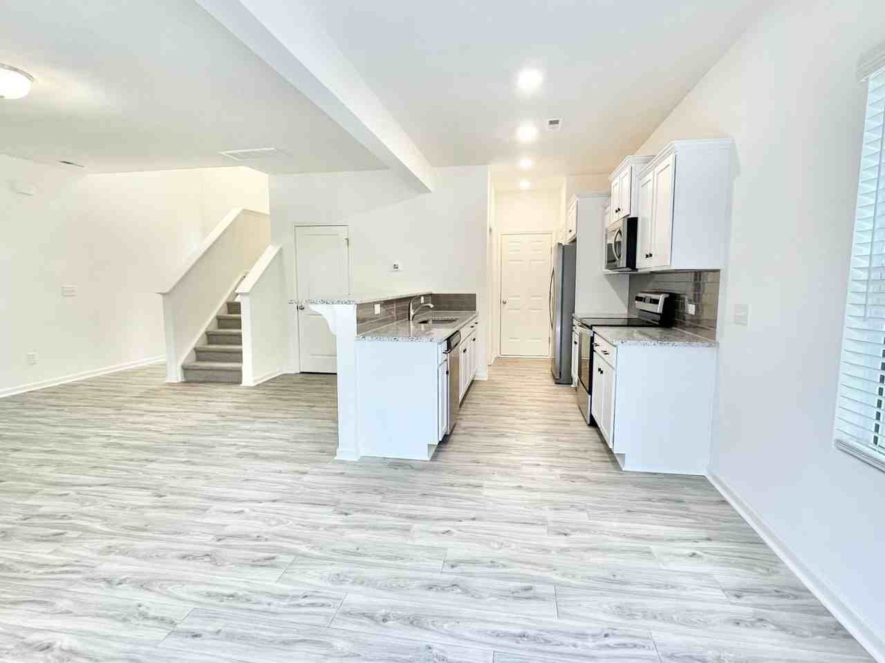 117 Lorcan Ln - Photo 6 of 18