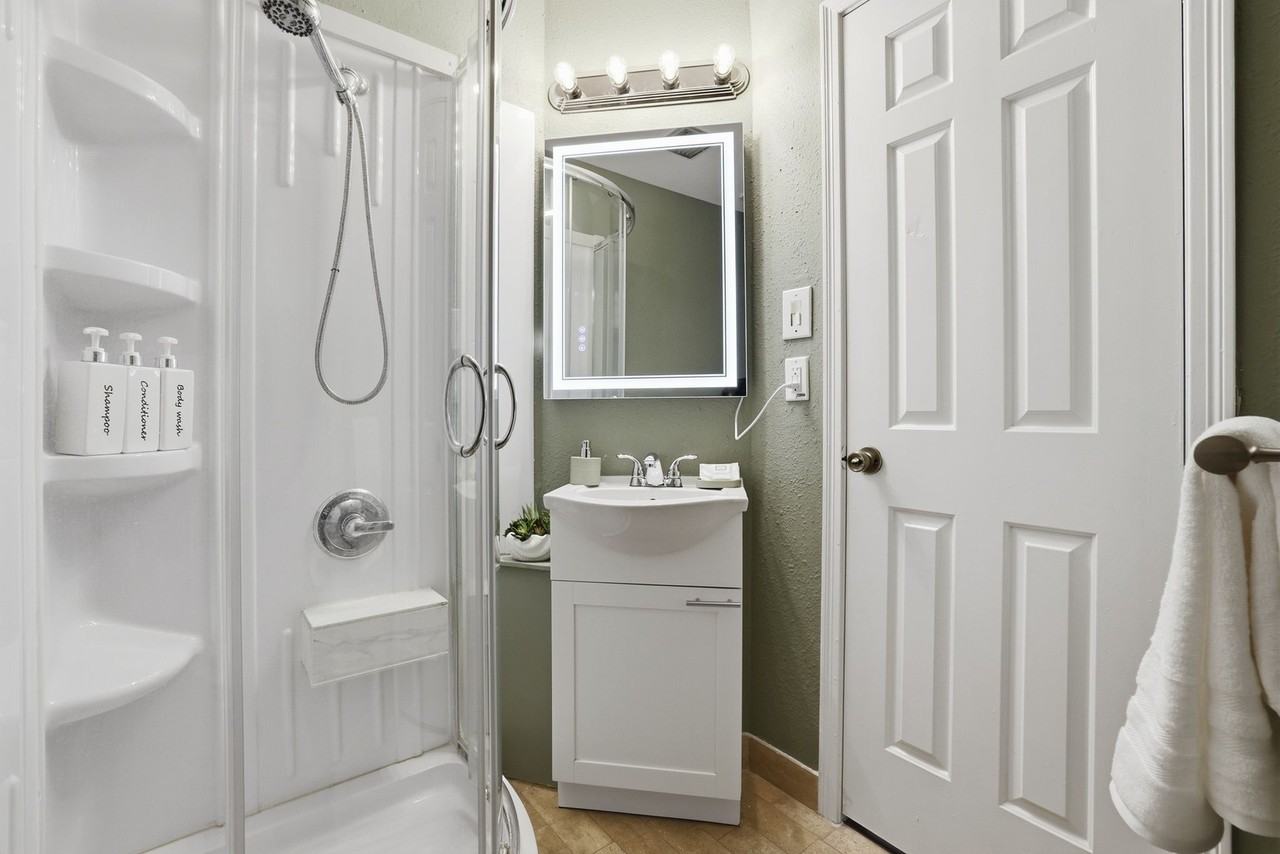 3516 Bellaire Boulevard - Photo 5 of 63