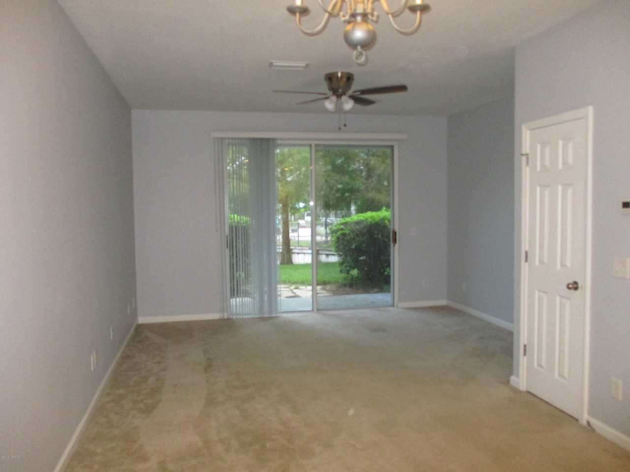 3684 Summerlin Ln E - Photo 3 of 10