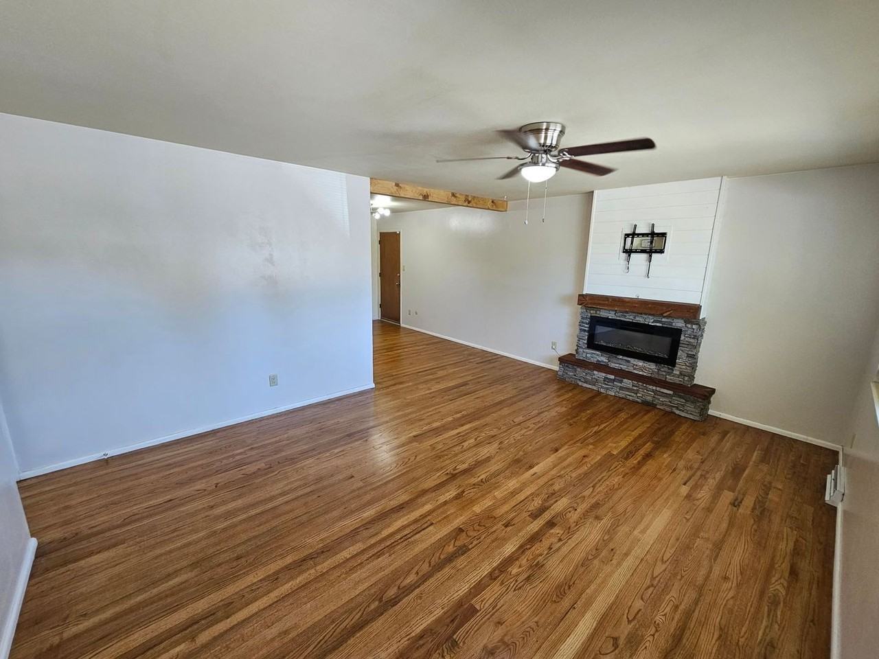 1610 Keaton Ln - Photo 3 of 28