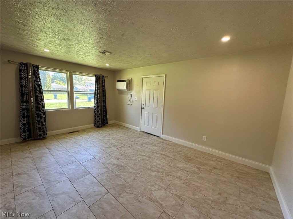 3020 Northgate Ave - Photo 4 of 7