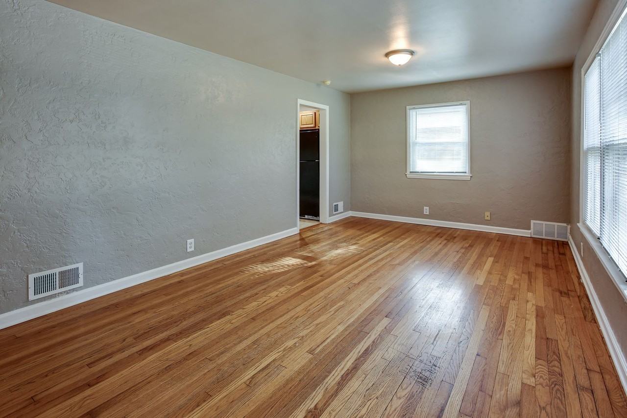 6020 Franklin St - Photo 5 of 26