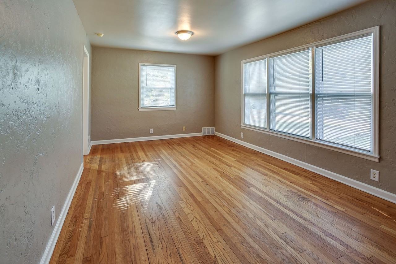 6020 Franklin St - Photo 6 of 26