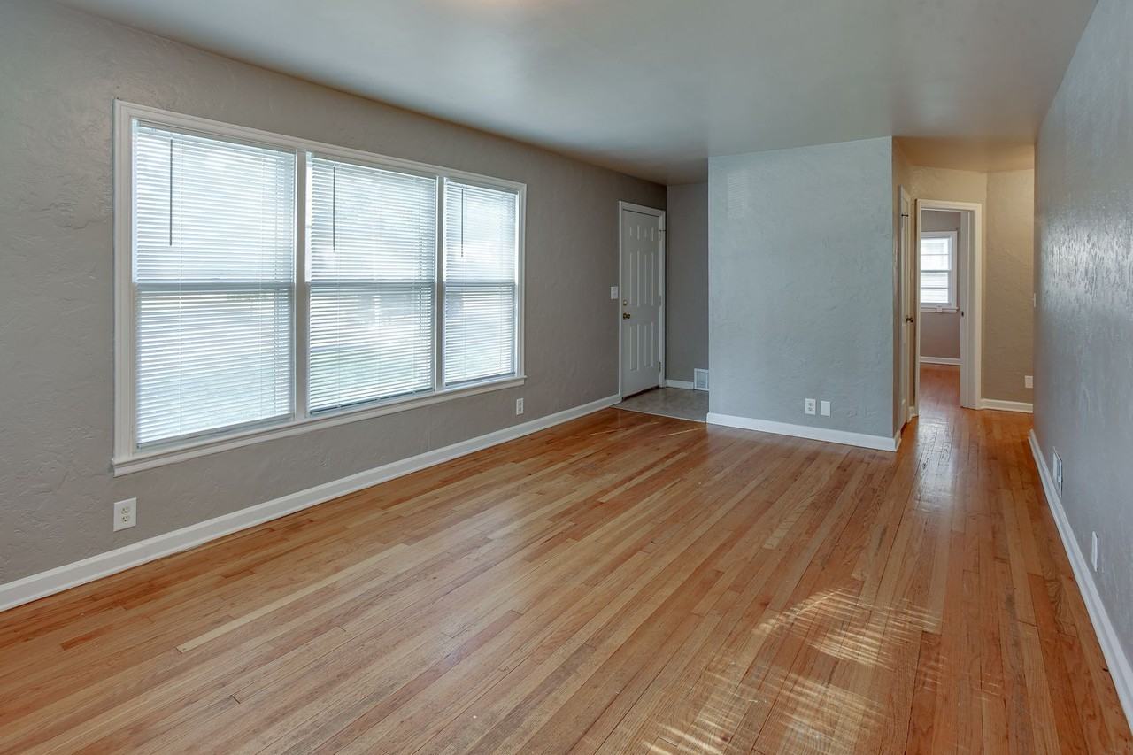 6020 Franklin St - Photo 7 of 26