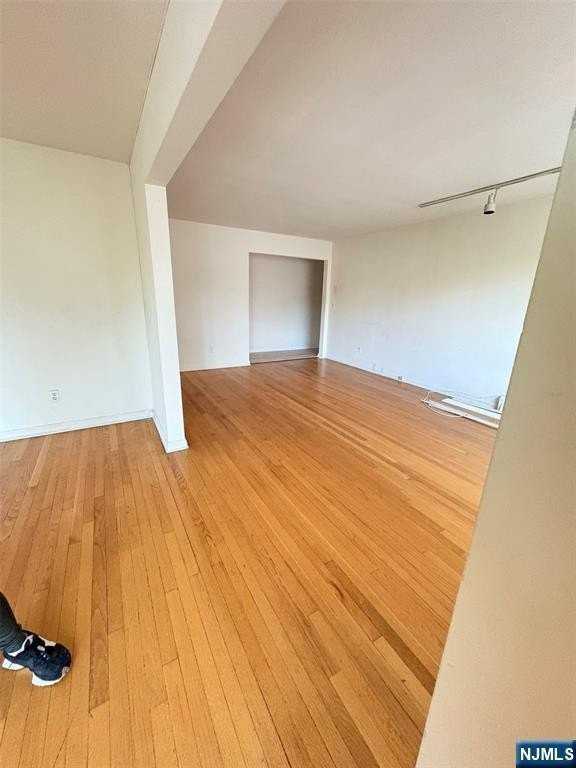 504 Summit Ave - Photo 7 of 19