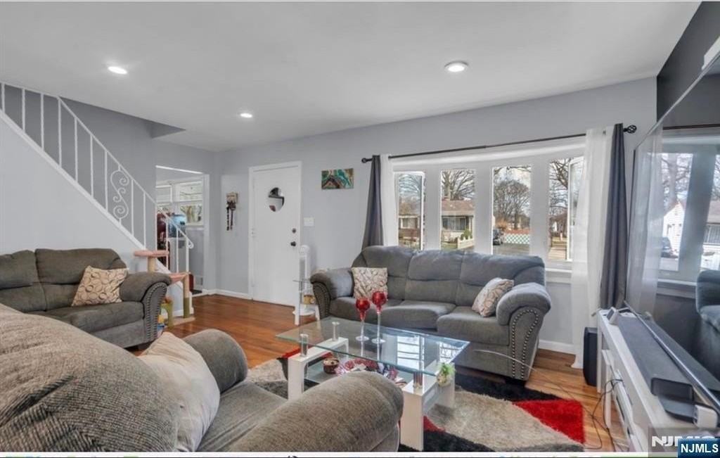 110 Chestnut St - Photo 2 of 5