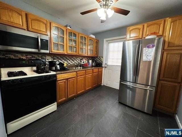 110 Chestnut St - Photo 3 of 5