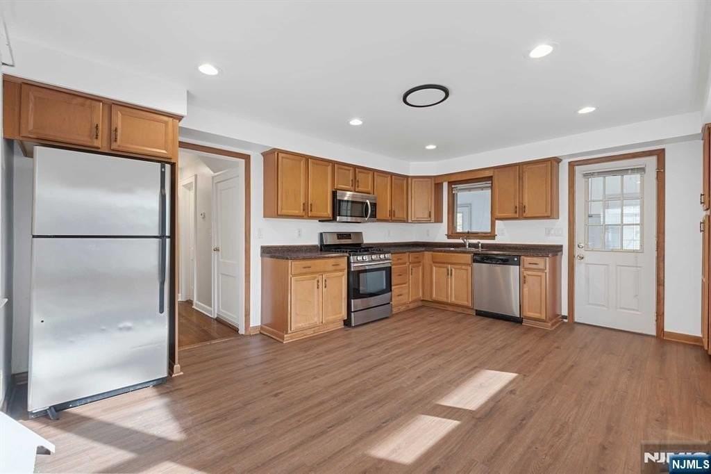 49 Fairview Ave - Photo 7 of 36