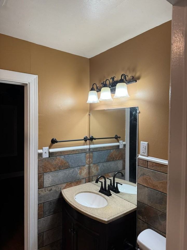 1309 Hoke St - Photo 6 of 9