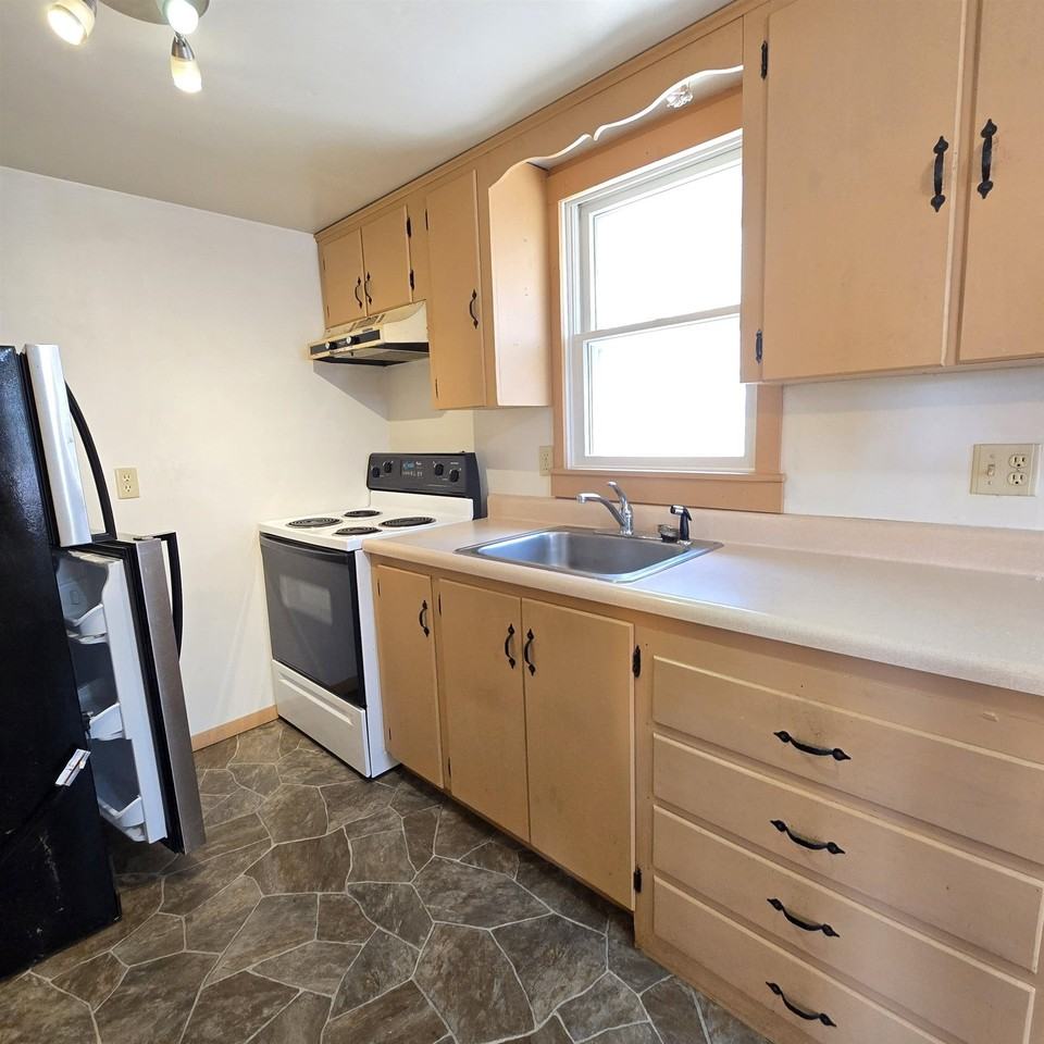 136B Range Rd - Photo 2 of 13