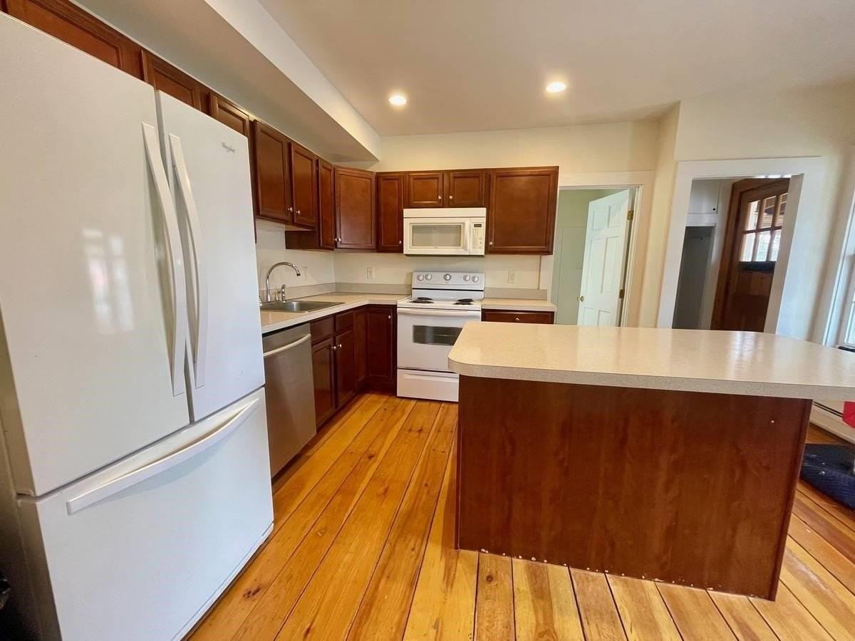 216 Front St - Photo 2 of 16