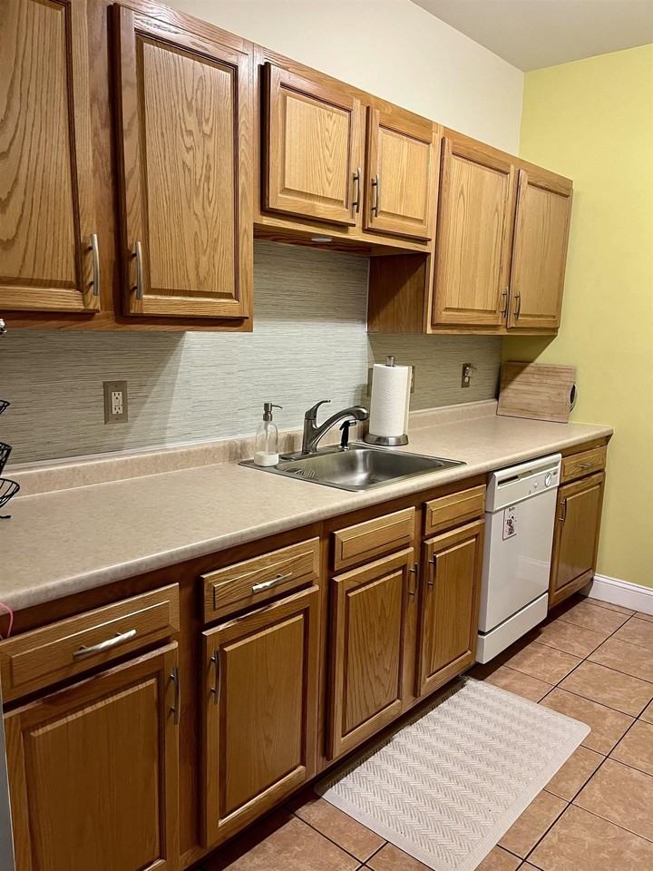 18 Harbor Ave #304 - Photo 2 of 7