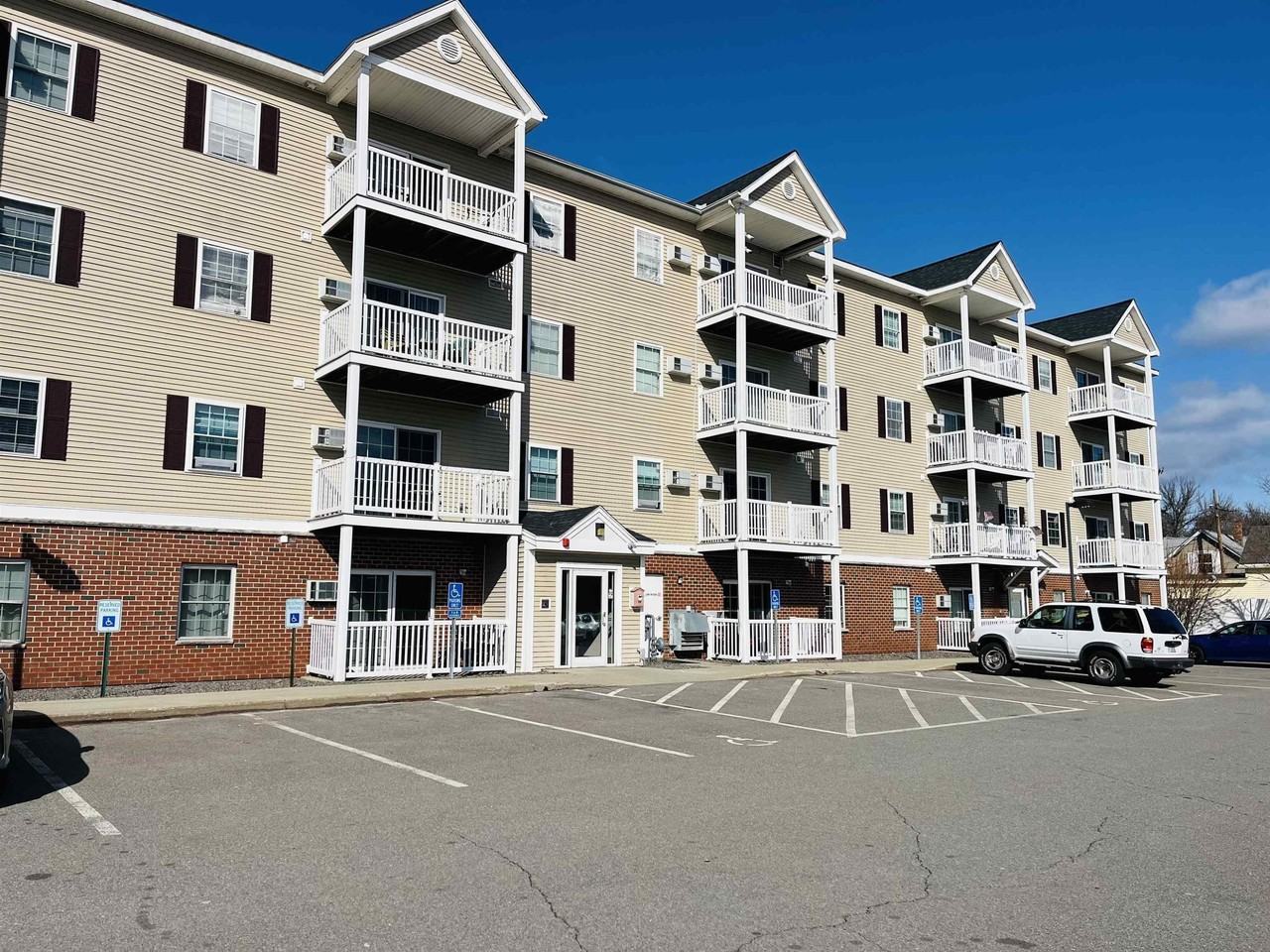 18 Harbor Ave #304 - Photo 7 of 7