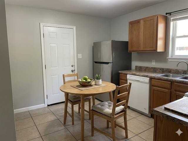 3207 1/2 Jackson Blvd - Photo 3 of 12