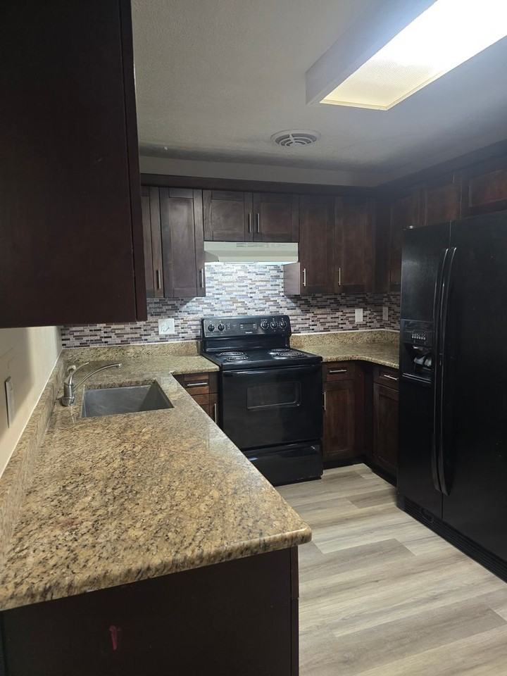 1001 N Bracewell Dr - Photo 2 of 22