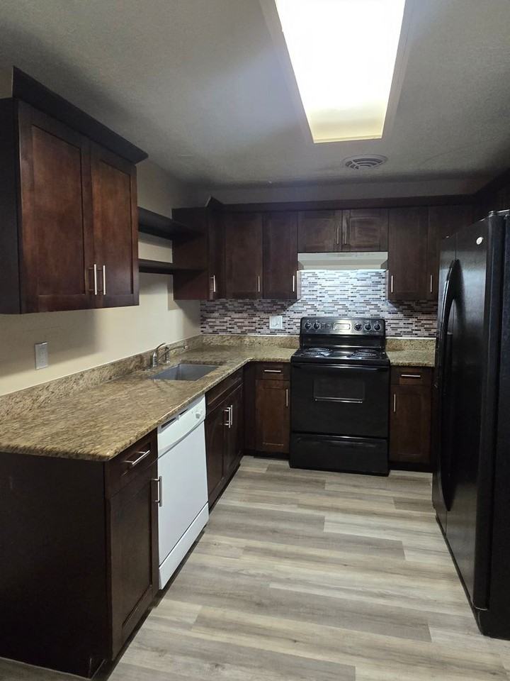 1001 N Bracewell Dr - Photo 3 of 22