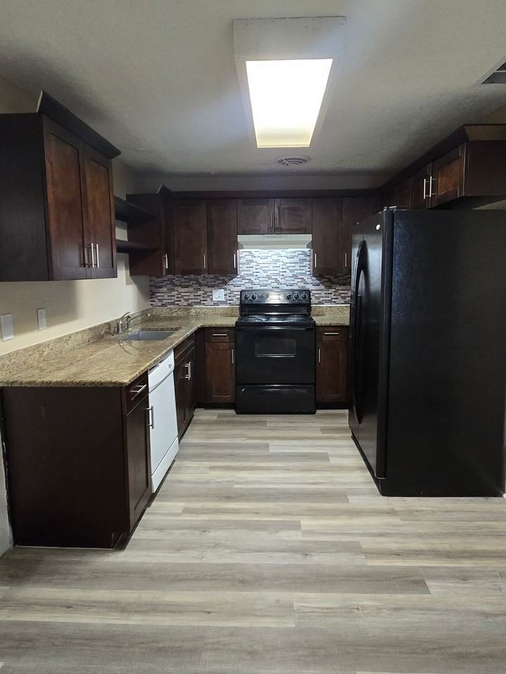 1001 N Bracewell Dr - Photo 4 of 22