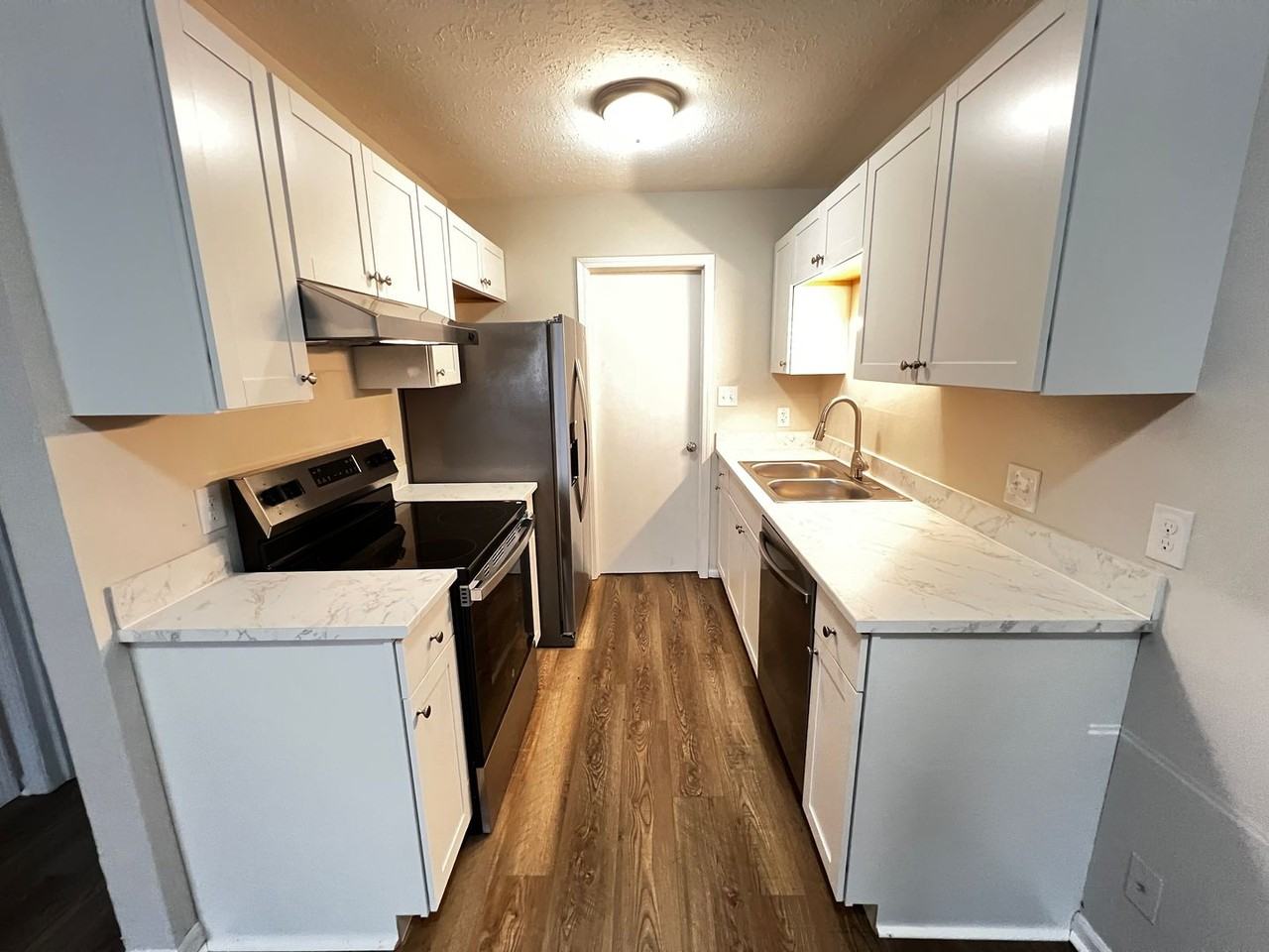 209 Cedar St - Photo 4 of 12
