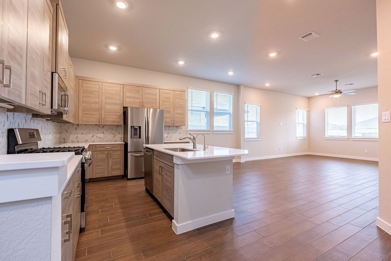 12617 Sea Gull Way - Photo 5 of 28