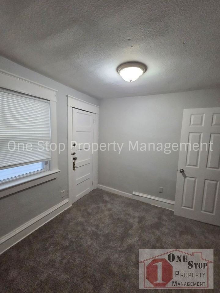 5901 Lexington Ave - Photo 6 of 27