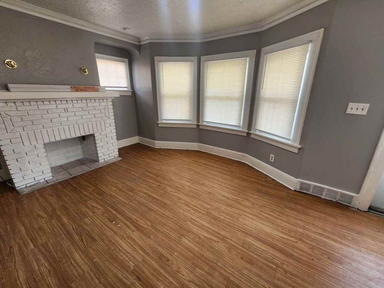 1506 Larchmont Rd - Photo 3 of 41