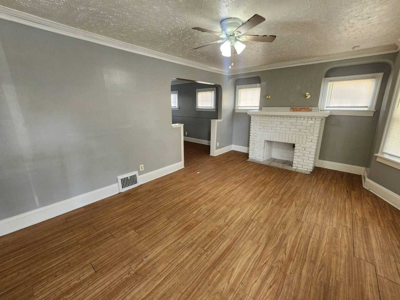 1506 Larchmont Rd - Photo 4 of 41
