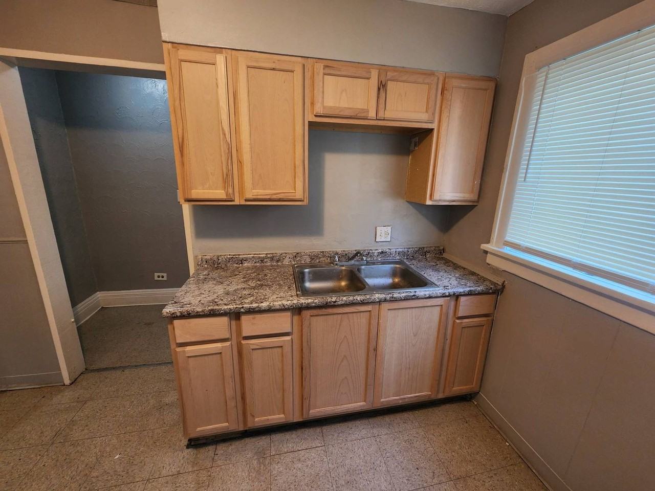 1506 Larchmont Rd - Photo 6 of 41