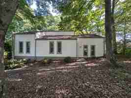 featured image of 906 Forestglen Dr