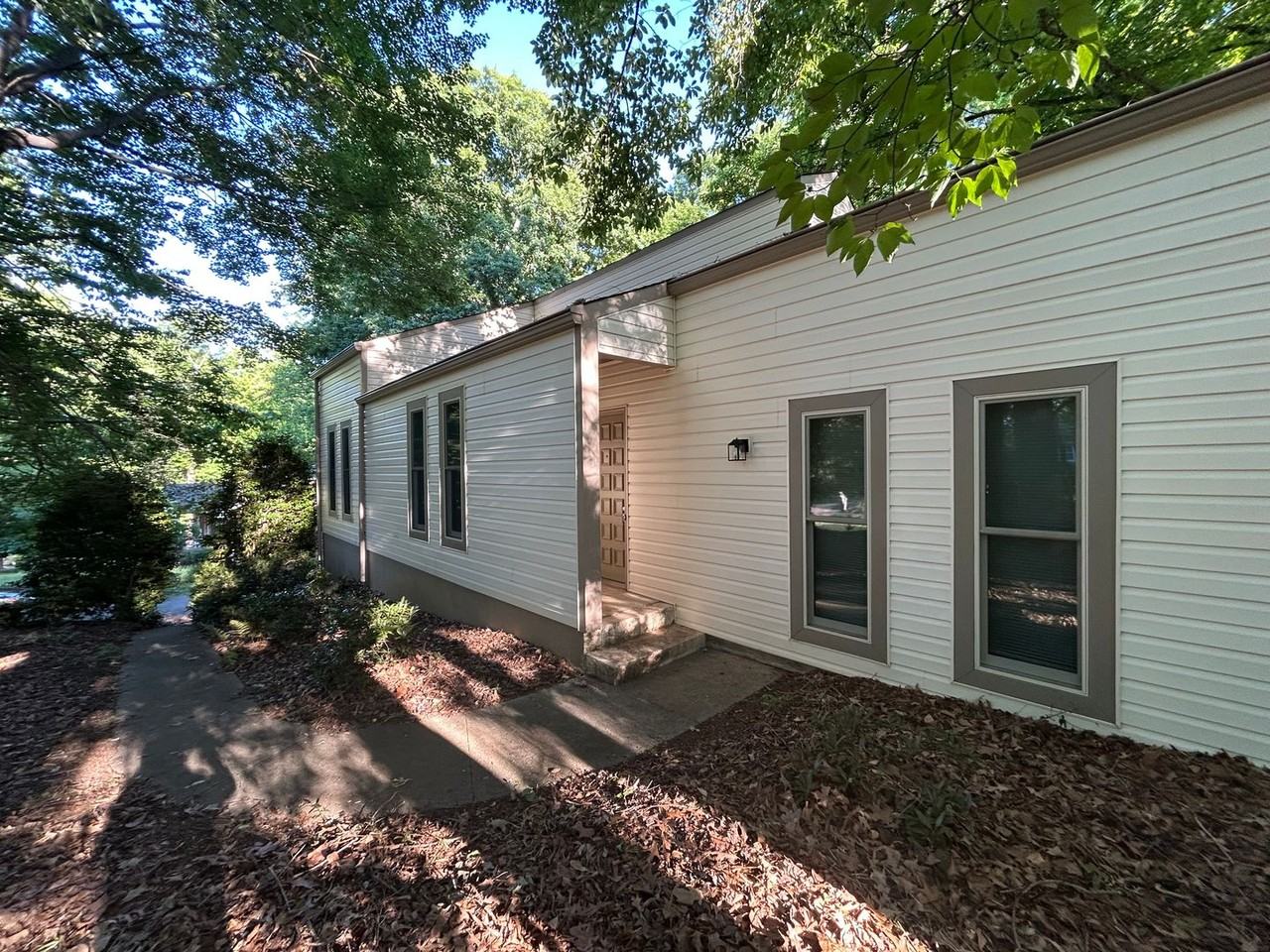906 Forestglen Dr - Photo 2 of 17