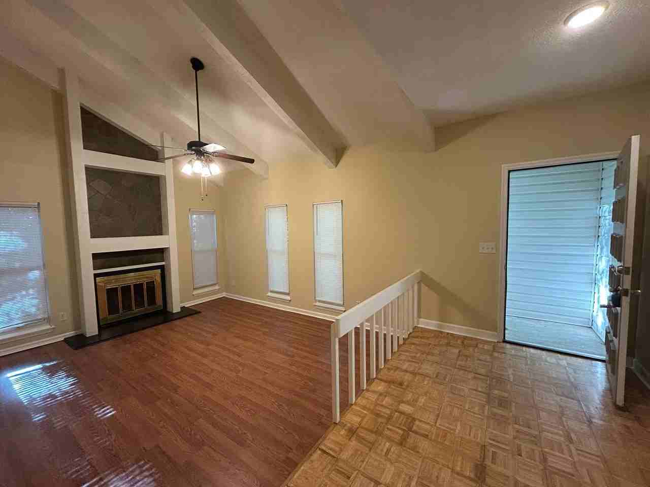 906 Forestglen Dr - Photo 4 of 17