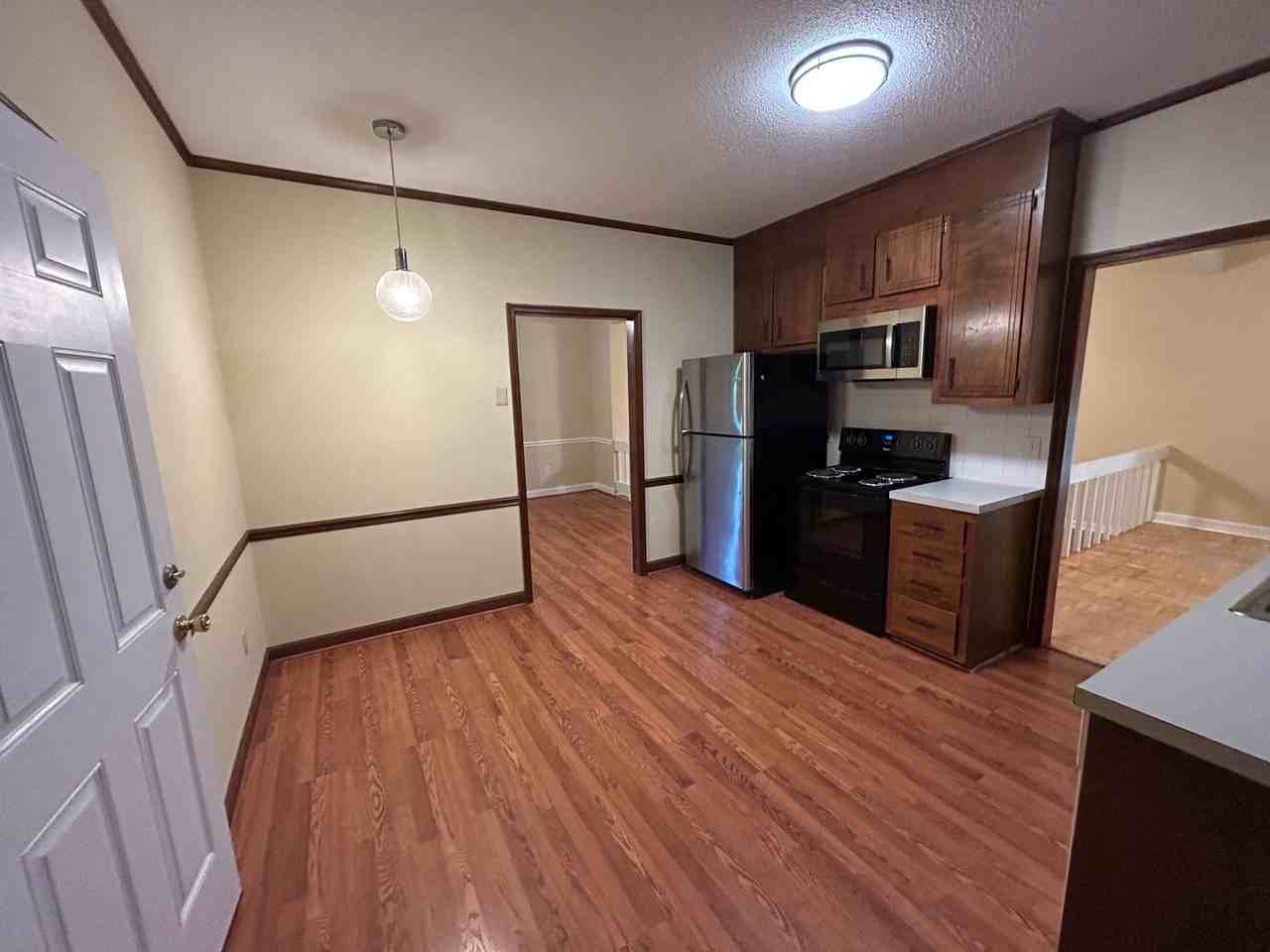 906 Forestglen Dr - Photo 5 of 17