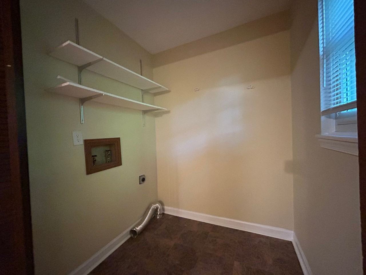 906 Forestglen Dr - Photo 7 of 17
