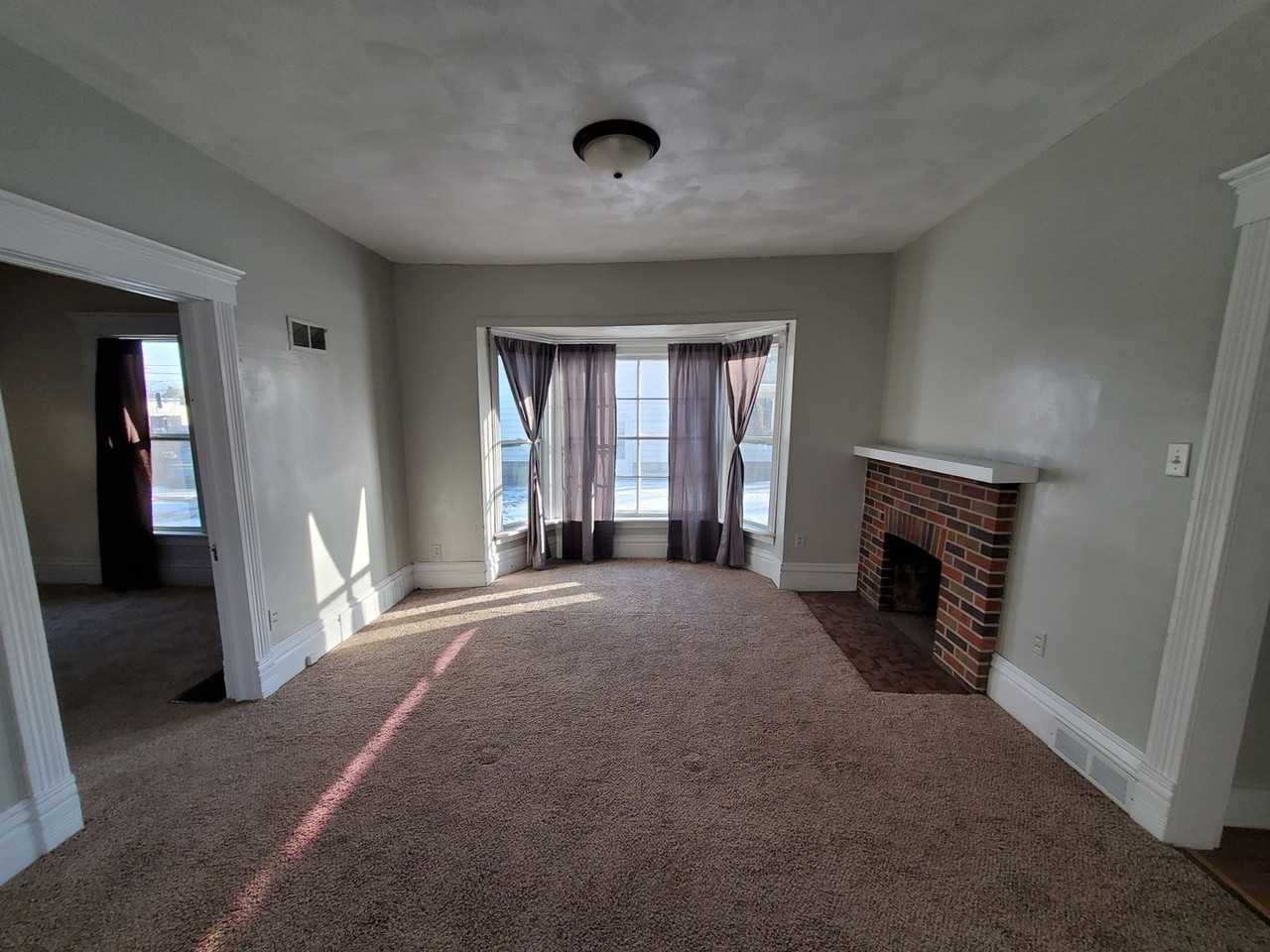 1718 Washington St - Photo 2 of 17