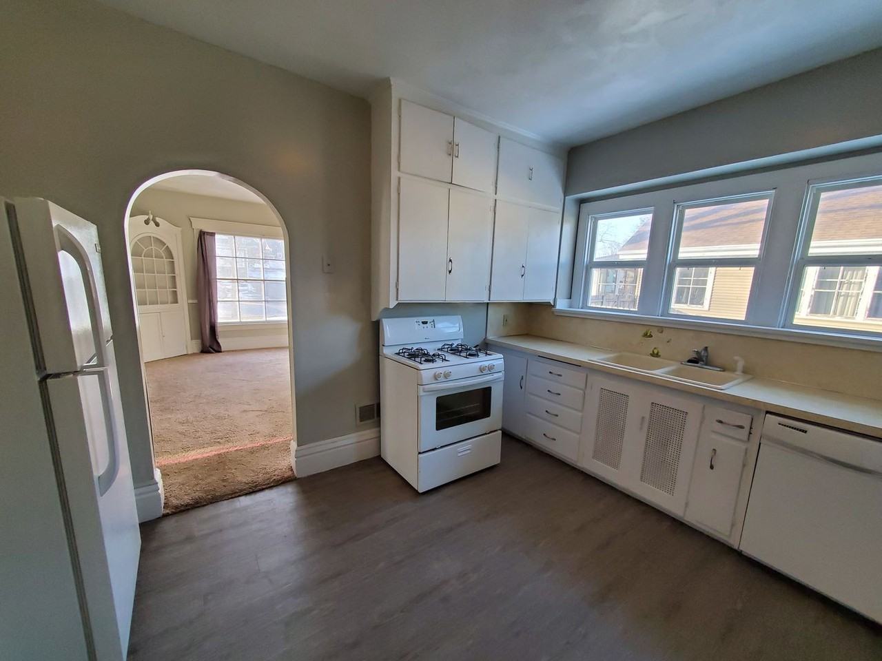 1718 Washington St - Photo 6 of 17