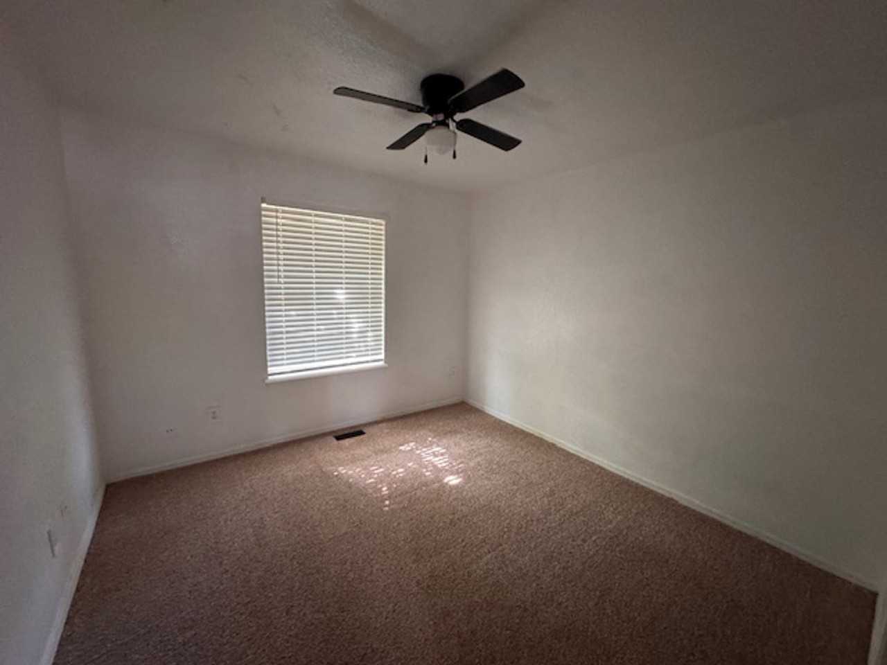 719 N Robin Way - Photo 3 of 7