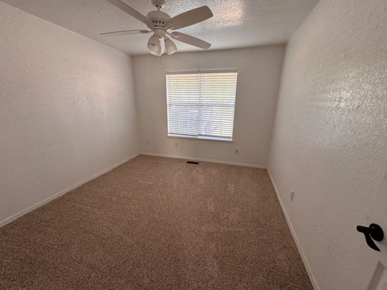 719 N Robin Way - Photo 6 of 7