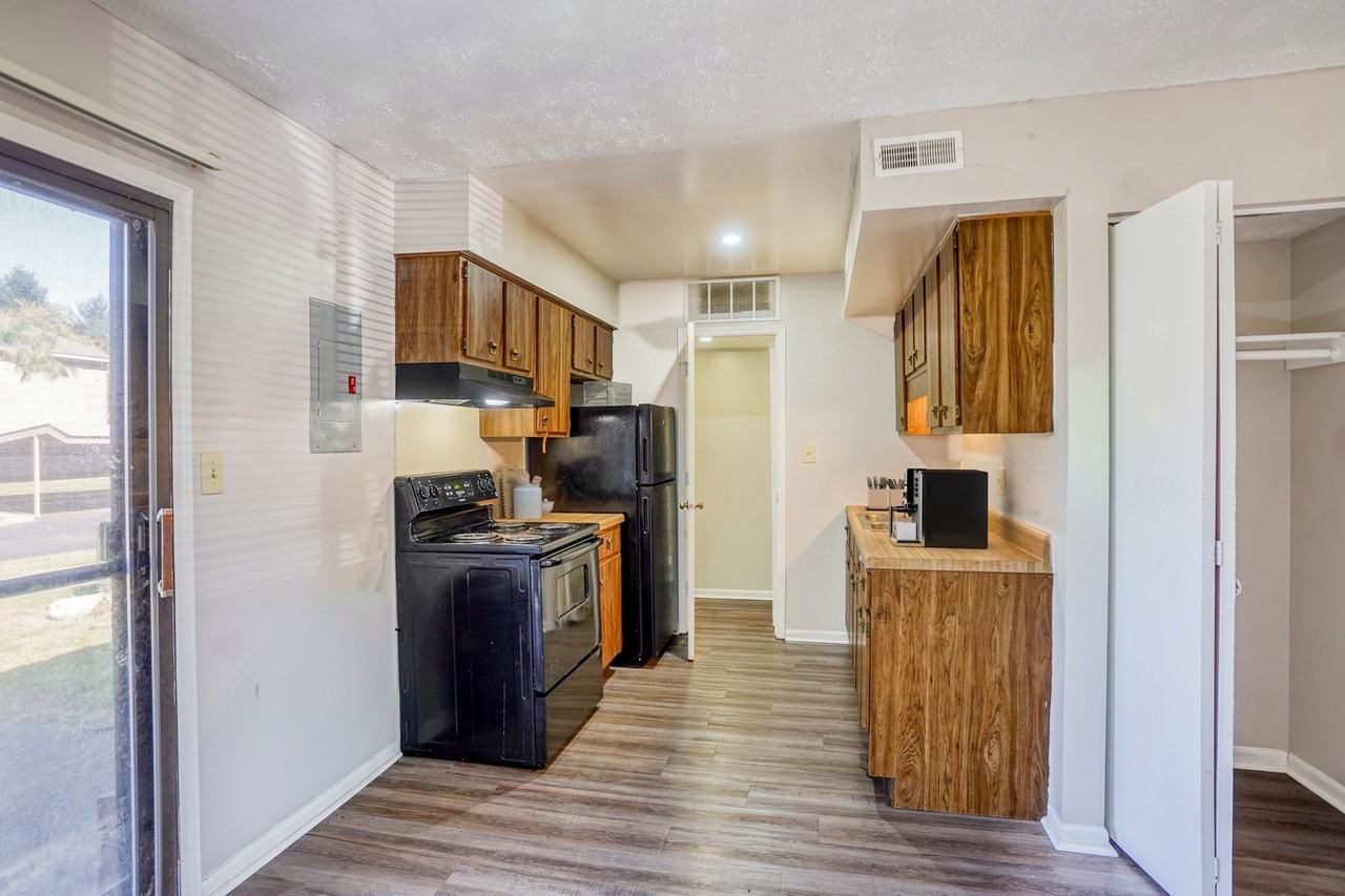 Waterford Apartments - Photo 3 of 5