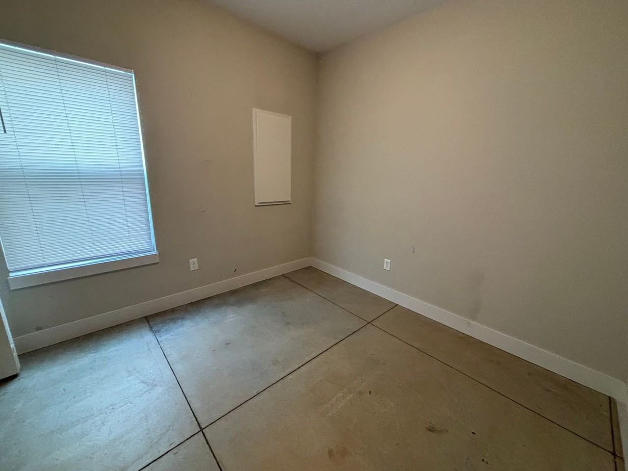 8188/90 E 34th Ct S - Photo 2 of 11