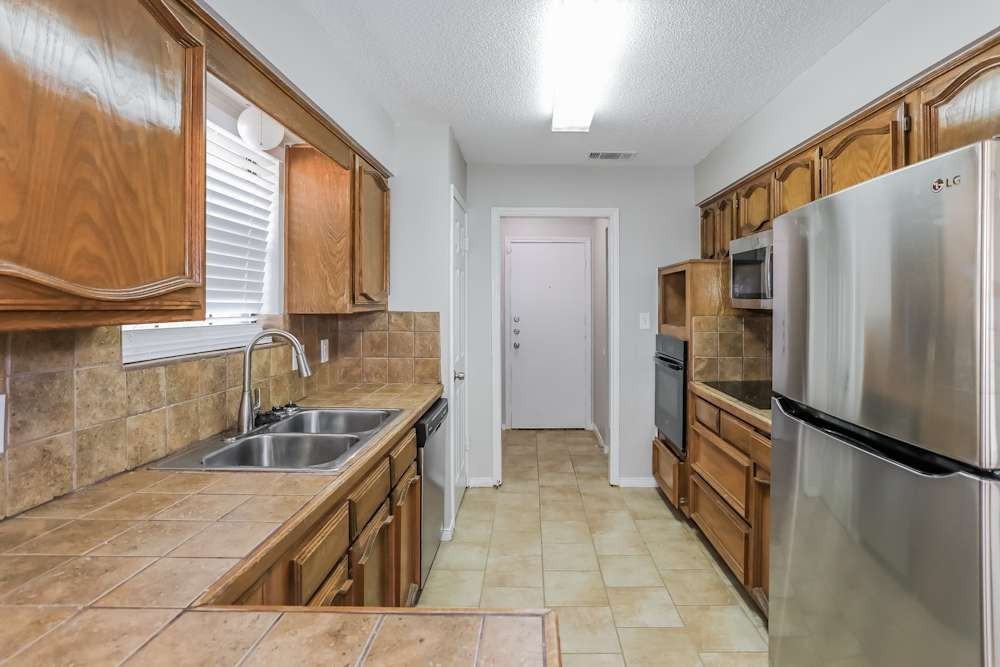 209 East 4th Street - Photo 2 of 3