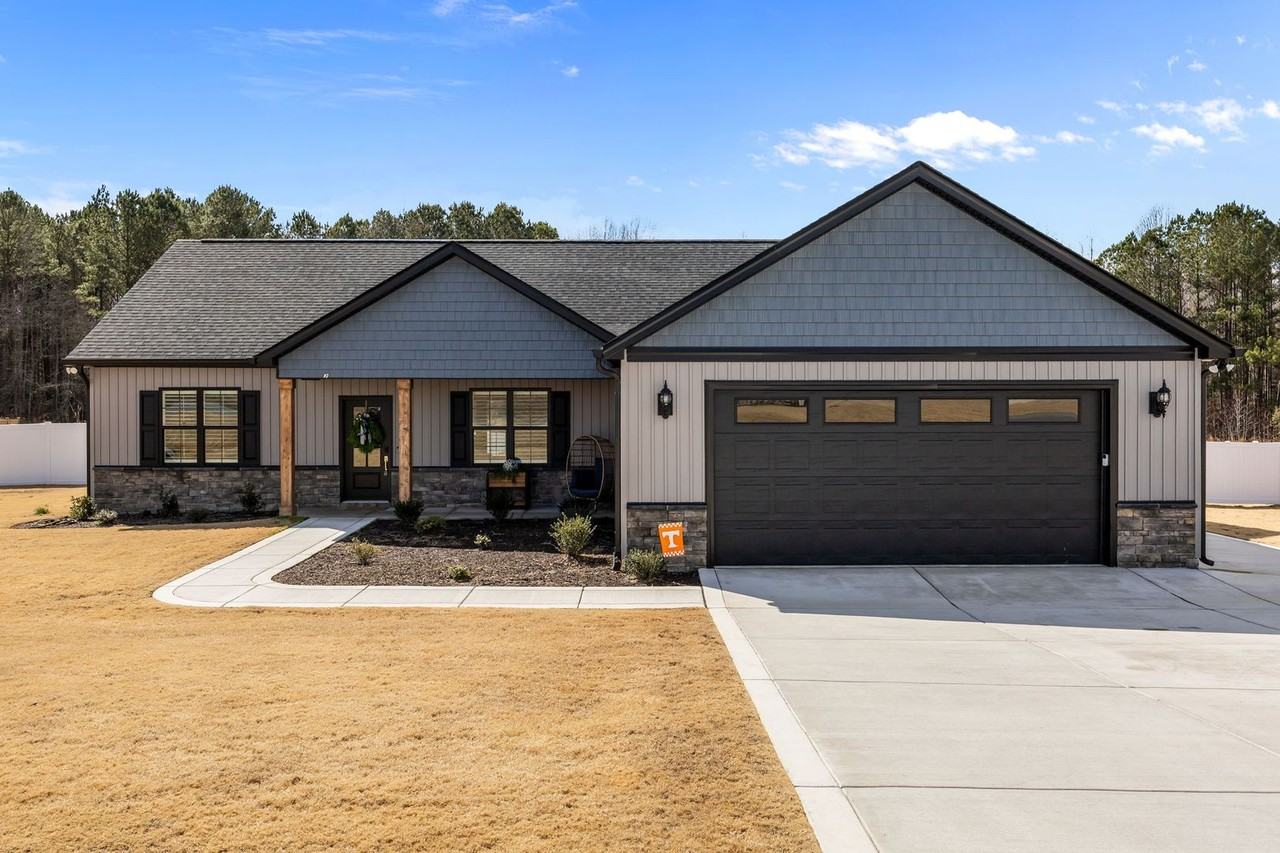 244 Hazelwood Rd - Photo 2 of 40