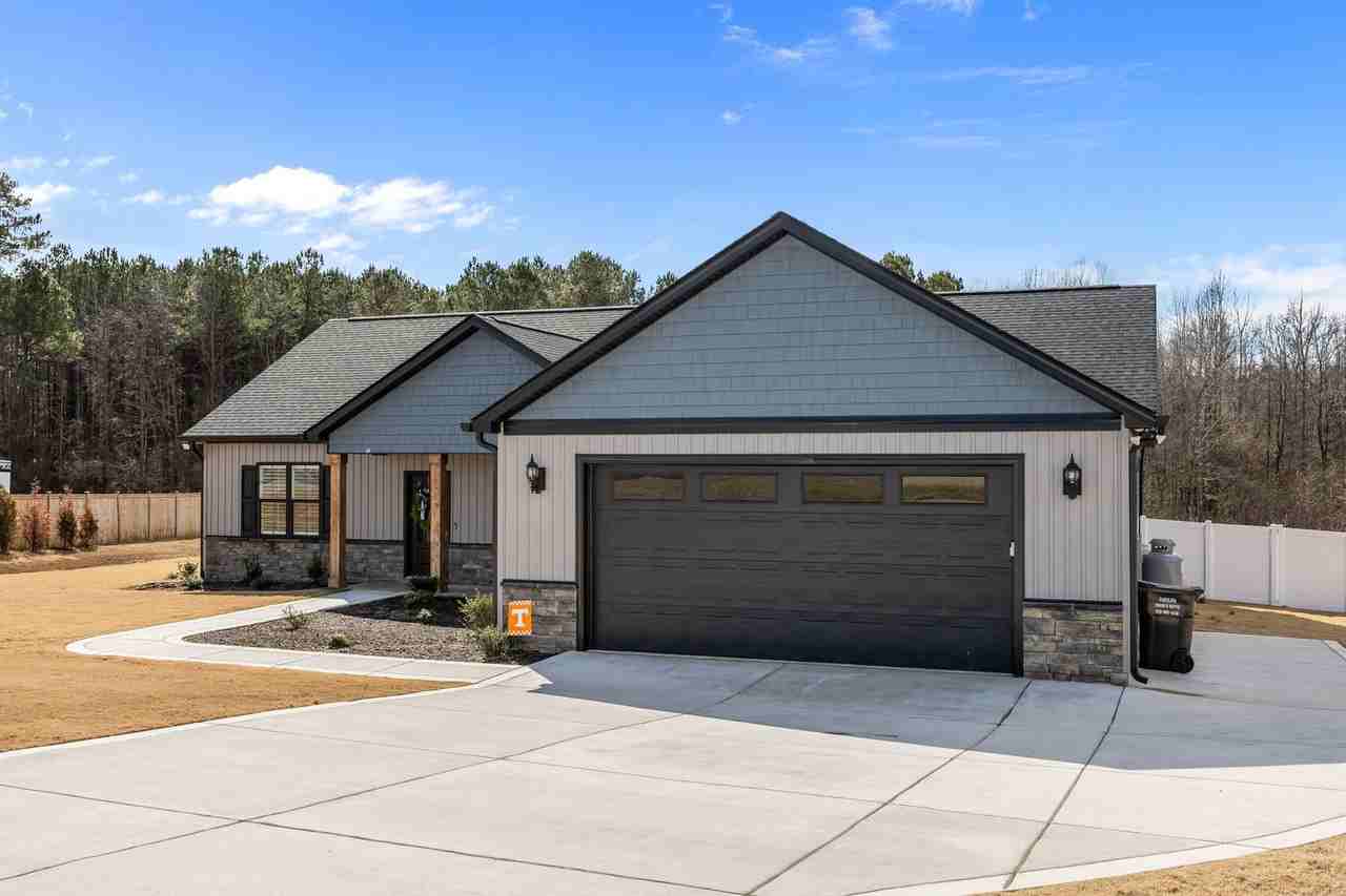 244 Hazelwood Rd - Photo 4 of 40